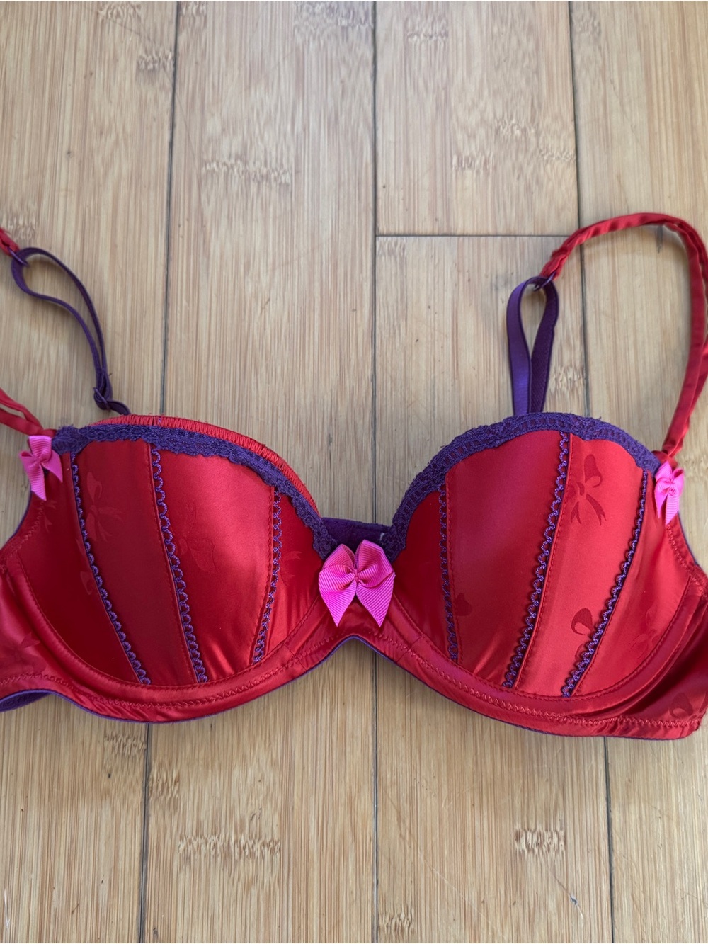 Rare Vintage Victoria's Secret Red Satin Bra with lace & bows Y2K